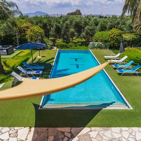 Vila Peaceful 6br With Private Pool And Garden