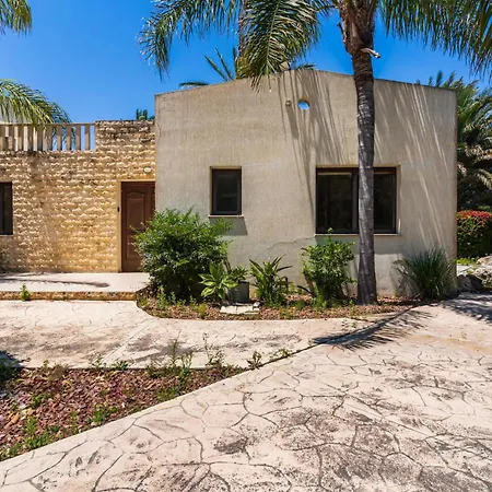 Peaceful 6br With Private Pool And Garden
