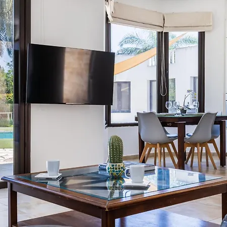 Vila Peaceful 6br With Private Pool And Garden Kiti