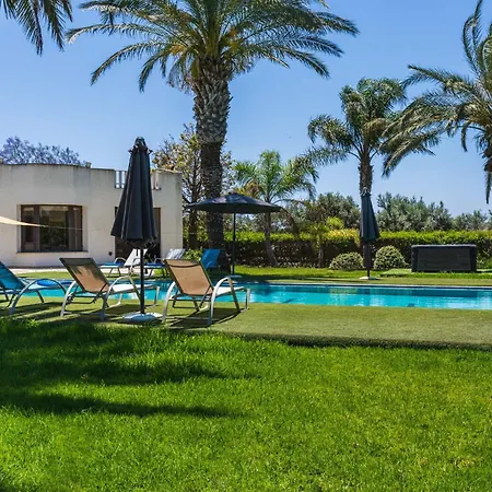Vila Peaceful 6br With Private Pool And Garden